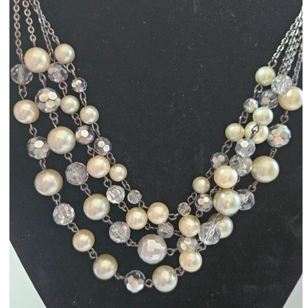 Lia Sophia silver tone faux pearl necklace 18-21"